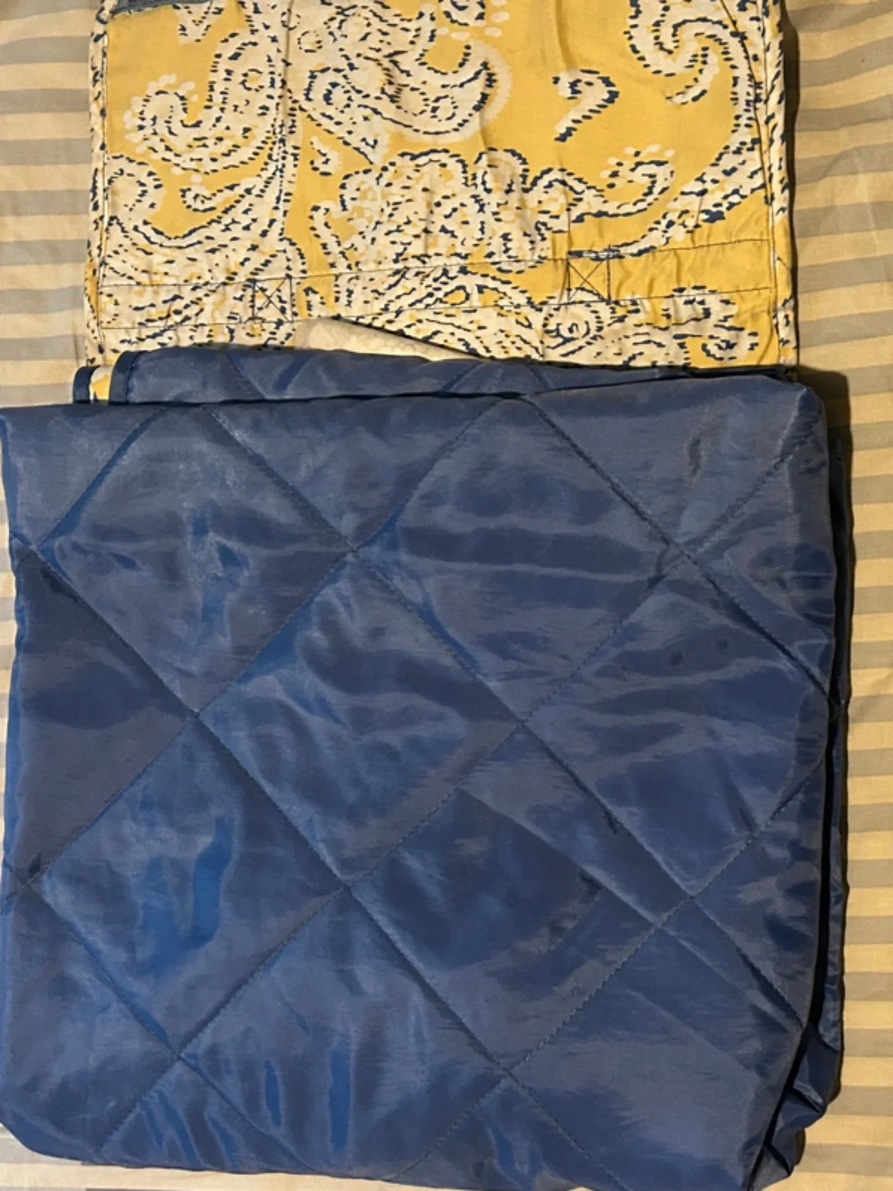 Eddie Bauer Quilted Blue  picnic or beach blanket  Cover